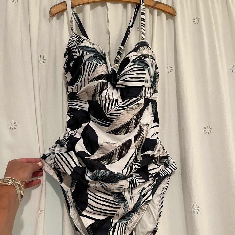 NWT LaBlanca one piece swim suit, size 20W